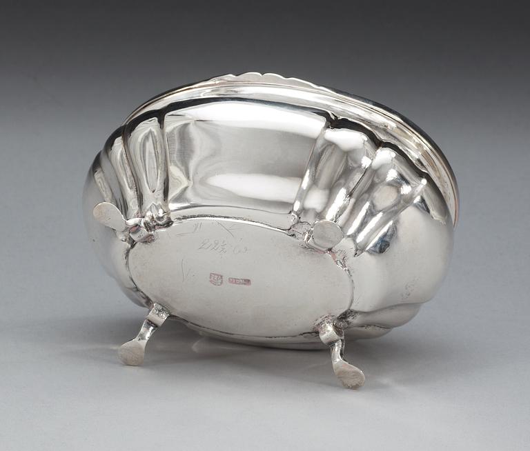 SOCKERSKRIN, silver, rokoko, Nils Dahl, Linköping (verksam 1739-1786). Vikt ca 235 gram.
