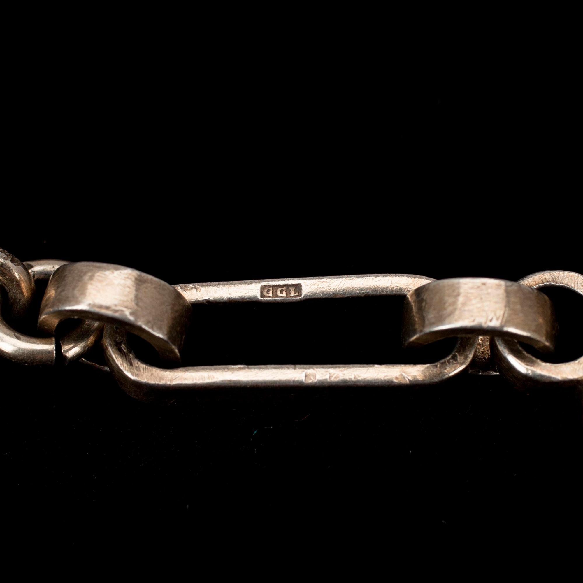 KLOCKKED, silver, heraldiskt kors i emalj "Order of the Griffin" hederskors. 1800-talets slut. Vikt 54,8 g.