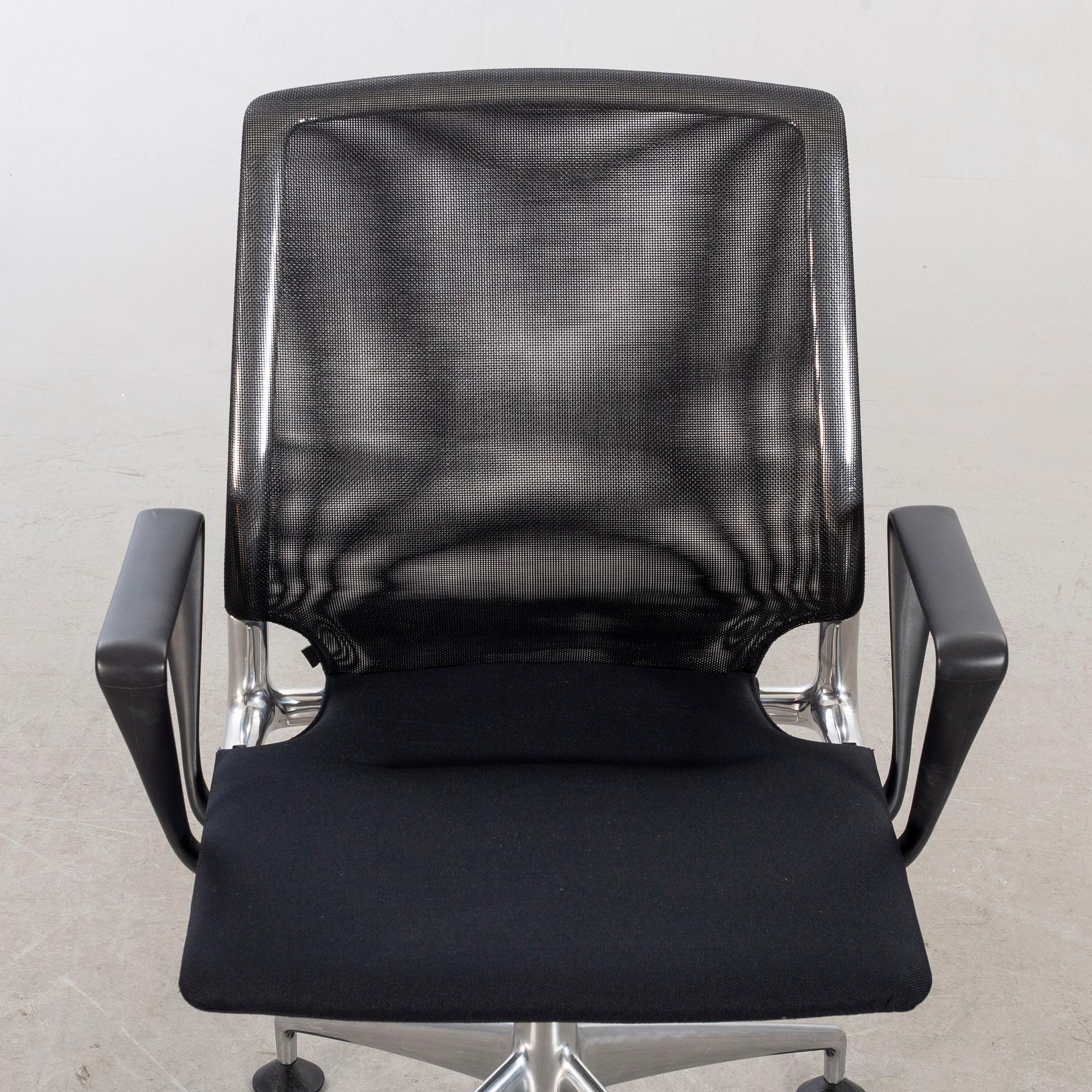 ALBERTO MEDA, Meda Conference Chair for Vitra. Model designed in 1998.