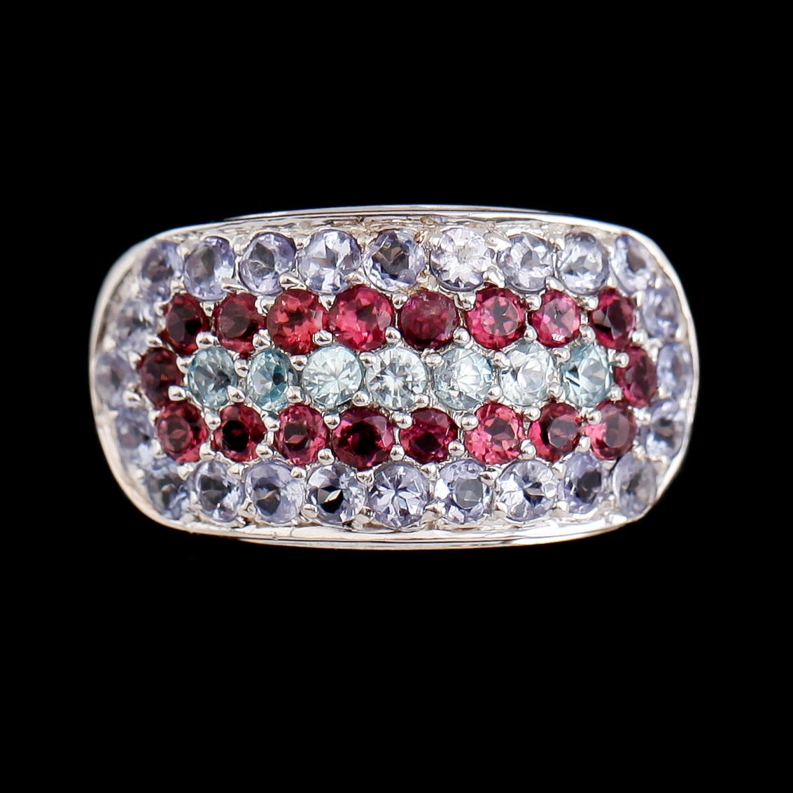 RING, sterlingsilver, blå tanzaniter, blå topaser och granater.