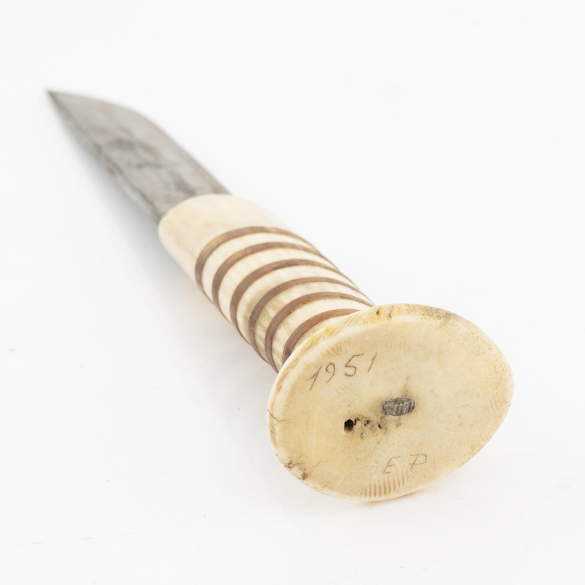 Esse Poggats, a reindeer horn knife, signed E. Poggats and dated 1949.