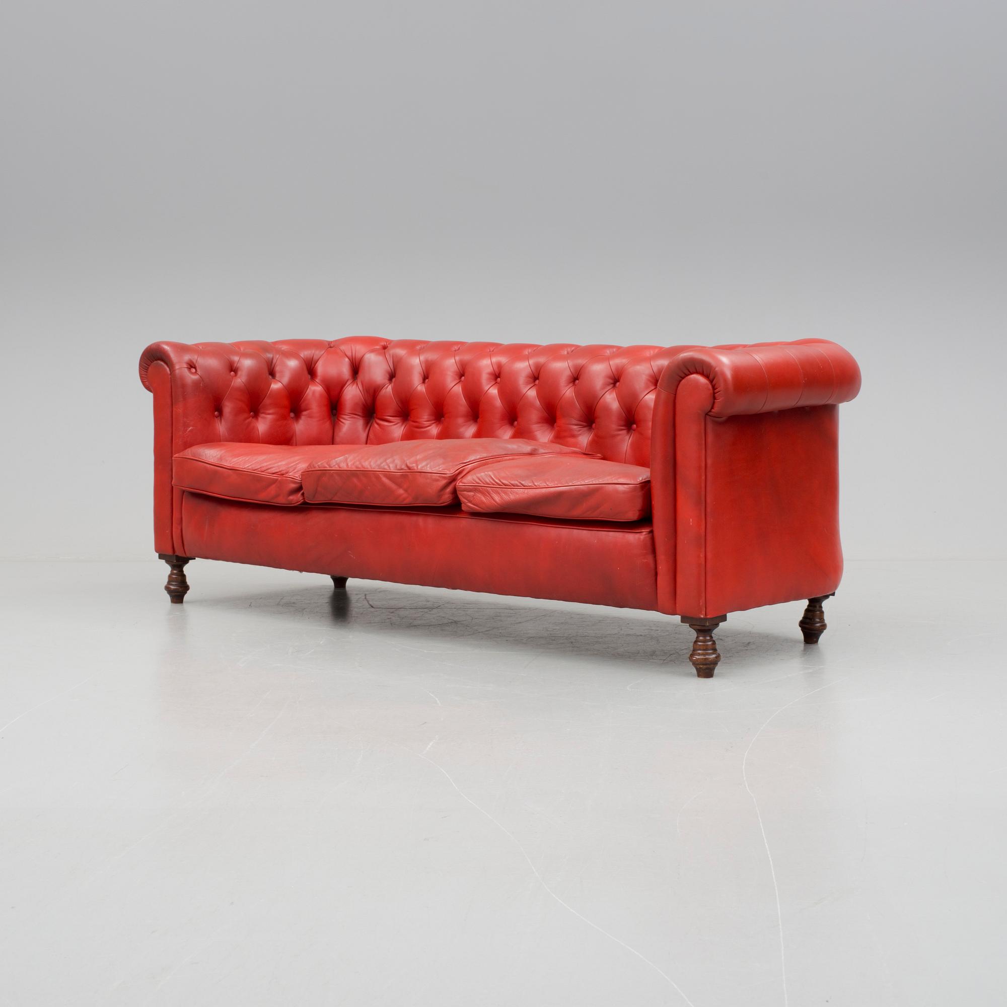 SOFFA, Chesterfield-modell, Furnwood 1900-talets andra hälft. England.