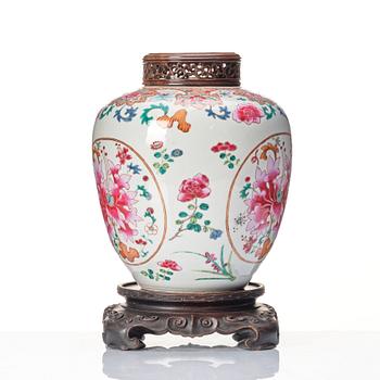 A famille rose jar, Qing dynasty, Qianlong (1736-95).