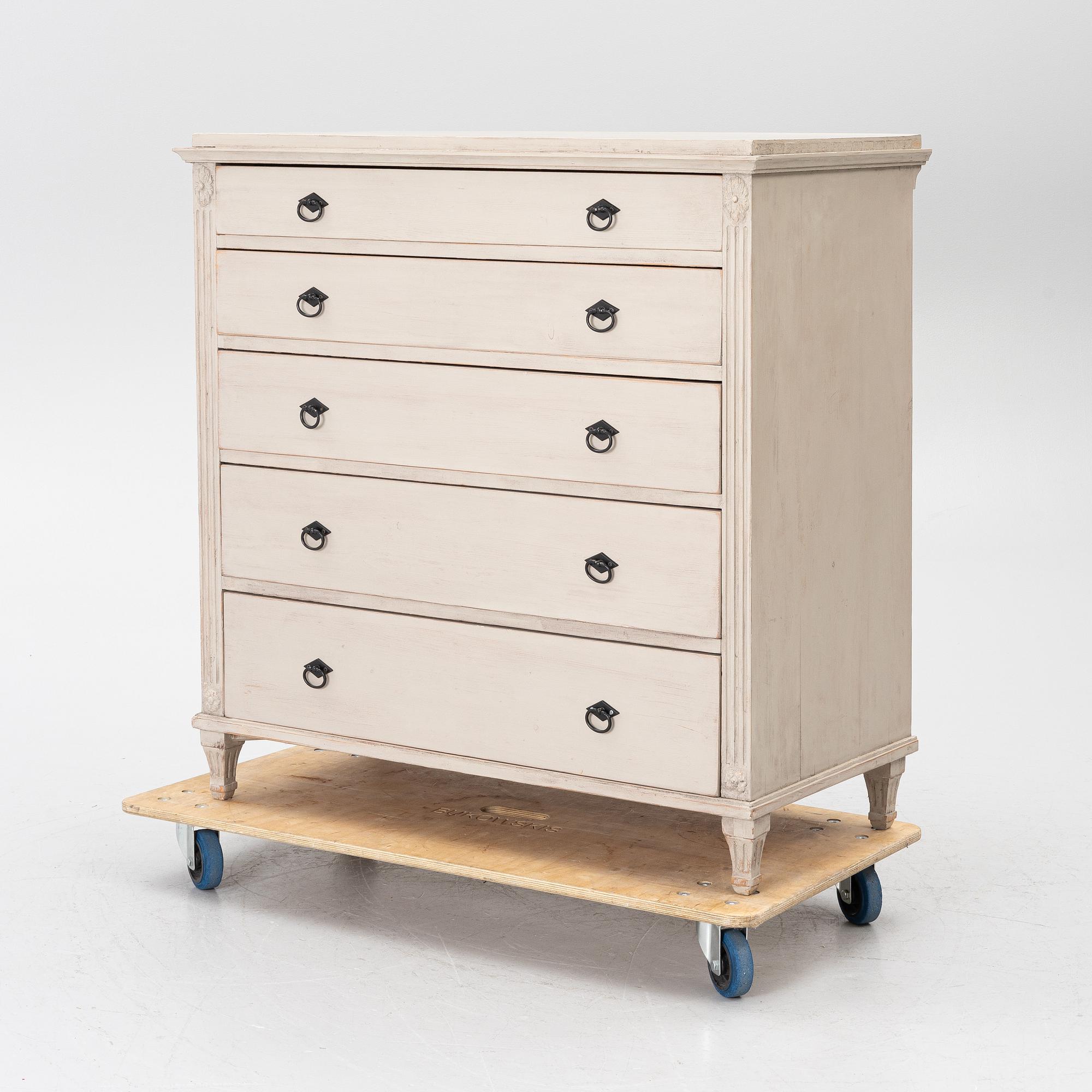 Chest of drawers, 19th century.