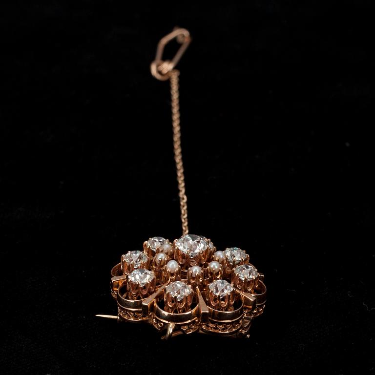 A BROOCH, 9 old cut diamonds c. 0.40 ct, pearls.
