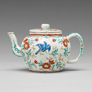 A 'Kakiemon' tea pot with cover, Qing dynasty, 18th Century.