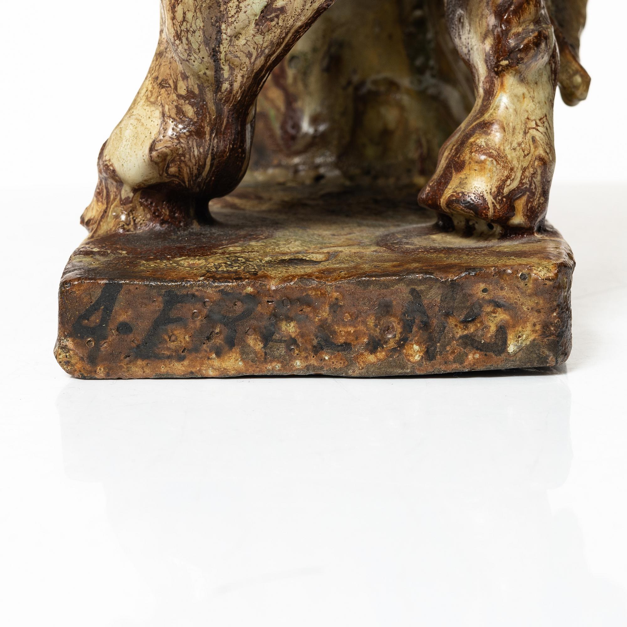 Allan Ebeling, skulptur, glaserad keramik, i form av ursprungsamerikan till häst, Torshälla 1935.