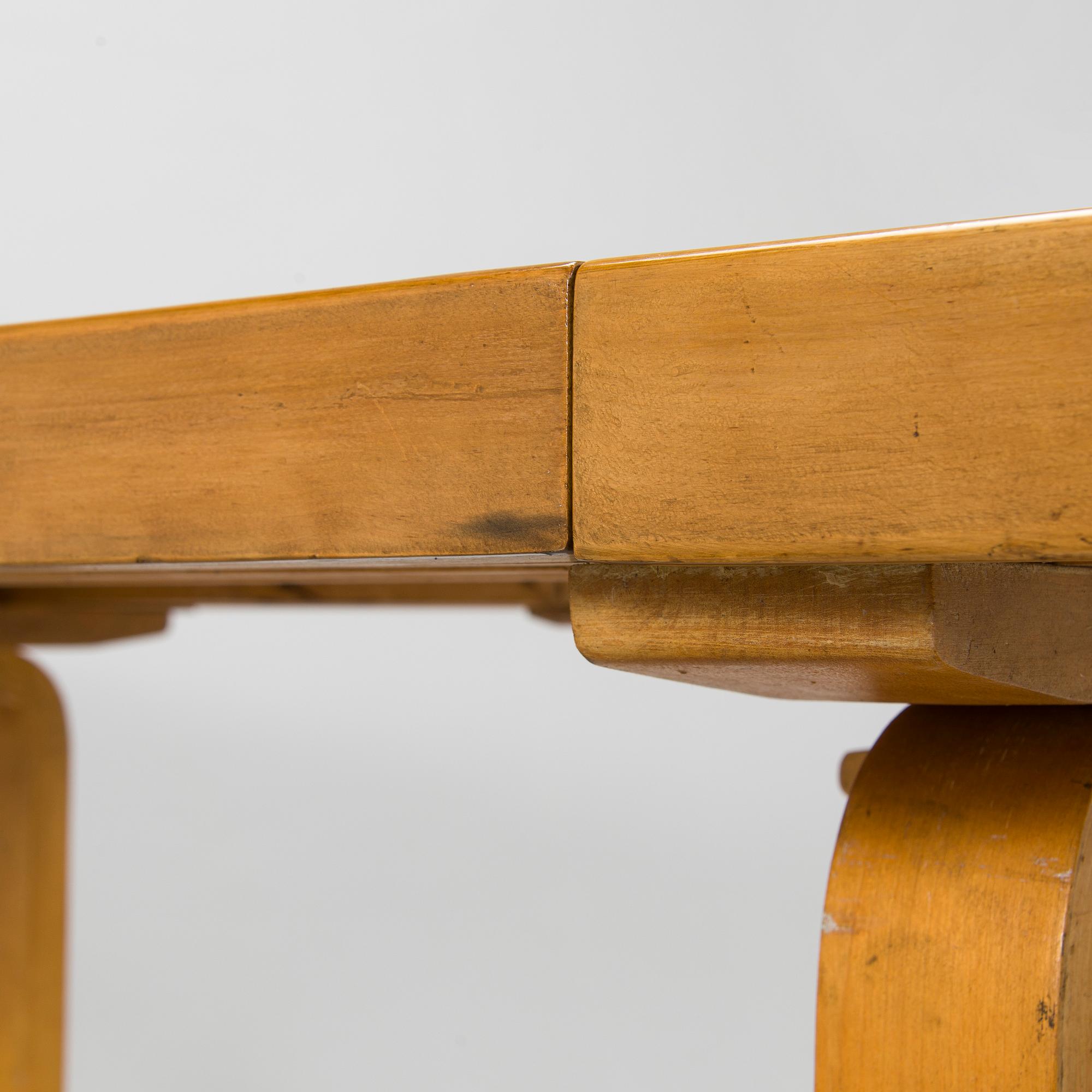 Alvar Aalto, A mid-20th Century '92' dining table for O.Y. Huonekalu-ja Rakennustyötehdas A.B.