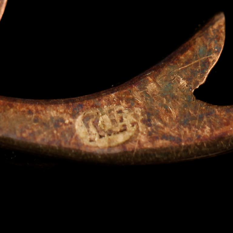 BROSCH, 14 k guld, Ryssland, tidigt 1900-tal. Total vikt ca 14 gram.