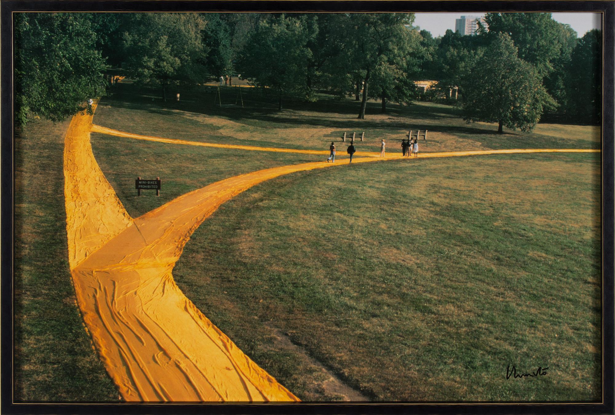 CHRISTO & JEANNE-CLAUDE, "Wrapped Walk Ways", färgoffset, 
signerad med svart tusch.