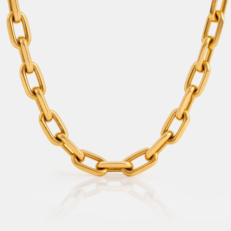 A Cartier necklace in 18K gold.