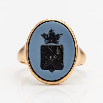 A signet ring, Wasastjerna family crest, 18K gold, sardonyx. Oskar Lindroos, Helsinki 1929.