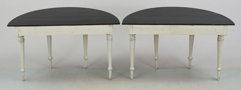 MÅNBORD, ett par, 1800-tal.