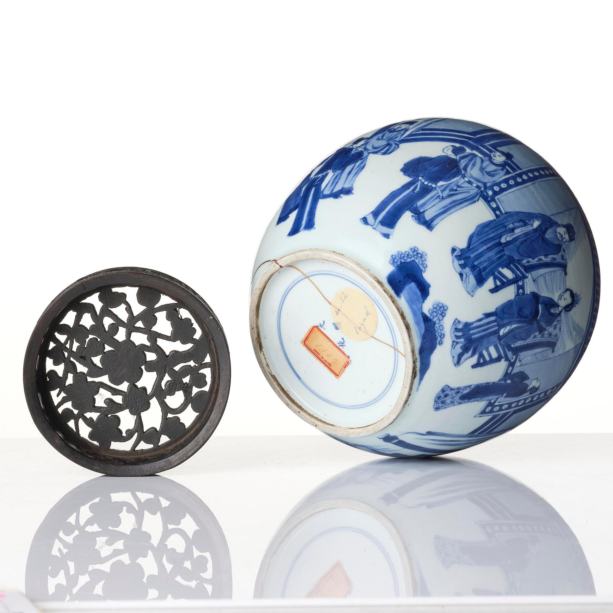 Urna, porslin. Qingdynastin, Kangxi (1662-1722).