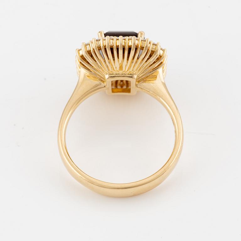 Ring, cocktail ring, 18K gold with tourmaline and brilliant-cut diamonds.