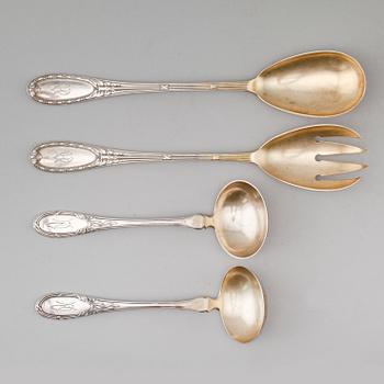 SERVERINGSBESTICK OCH SÅSSKEDAR, 4 delar, silver, 1900-talets första hälft.