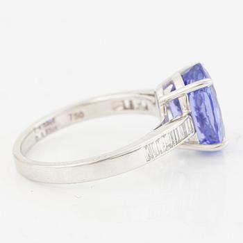 Ring in 18K white gold with tanzanite and baguette-cut diamonds.
