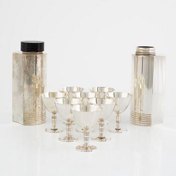 Folke Arström, eight silver plate cocktail glasses and a shaker, GAB.