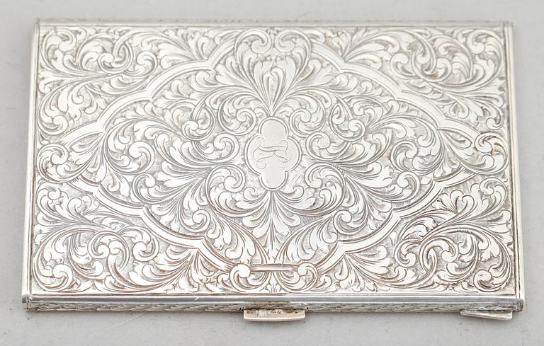 CIGARETTETUI, silver. Vikt ca 187 g.
