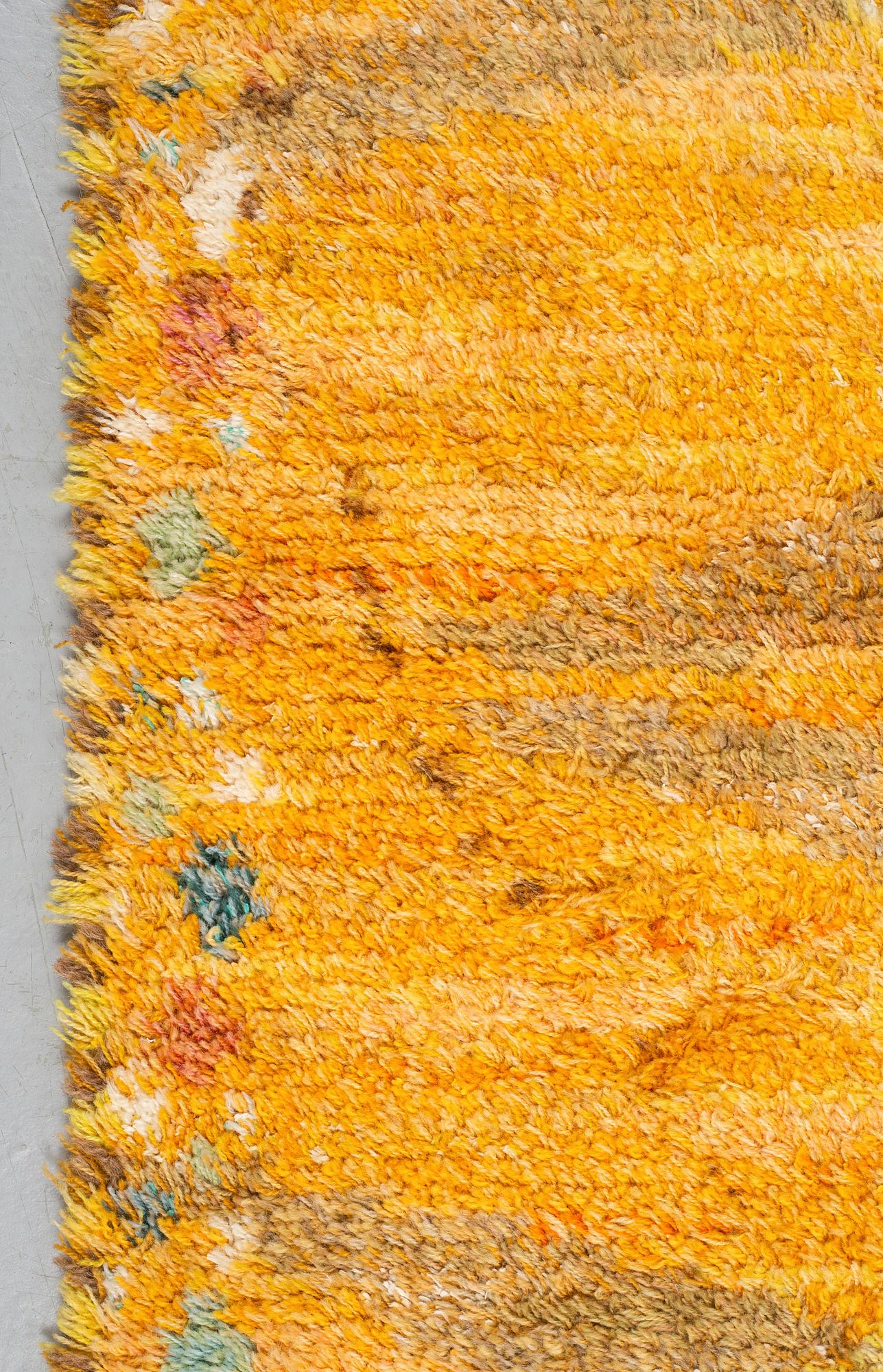 Barbro Nilsson, Matto, "Magdalena, gul", knotted pile, ca 389-391,5 x 303-305 cm, signed AB MMF BN.