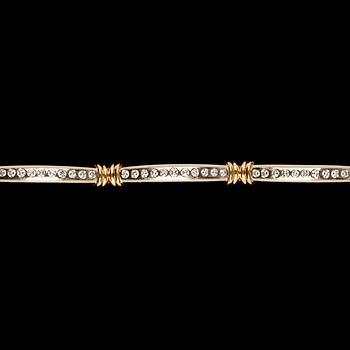 ARMBAND, 53 briljantslipade diamanter, tot. ca 3.70 ct.