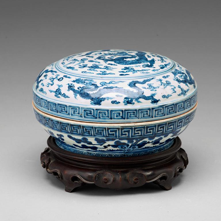 A blue and white box with cover, Ming dynasty, with Wanli mark and period (1572-1620).