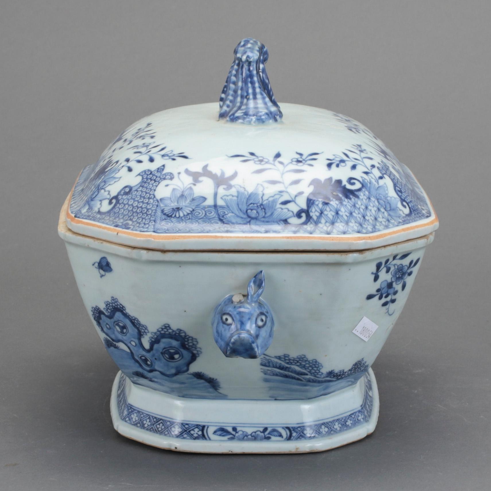 TERRIN MED LOCK, porslin, Kina, Qianlong 1736-1795.