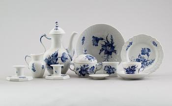 KAFFESERVIS, ca 34 delar, porslin, "Blå Blomst", Royal Copenhagen.