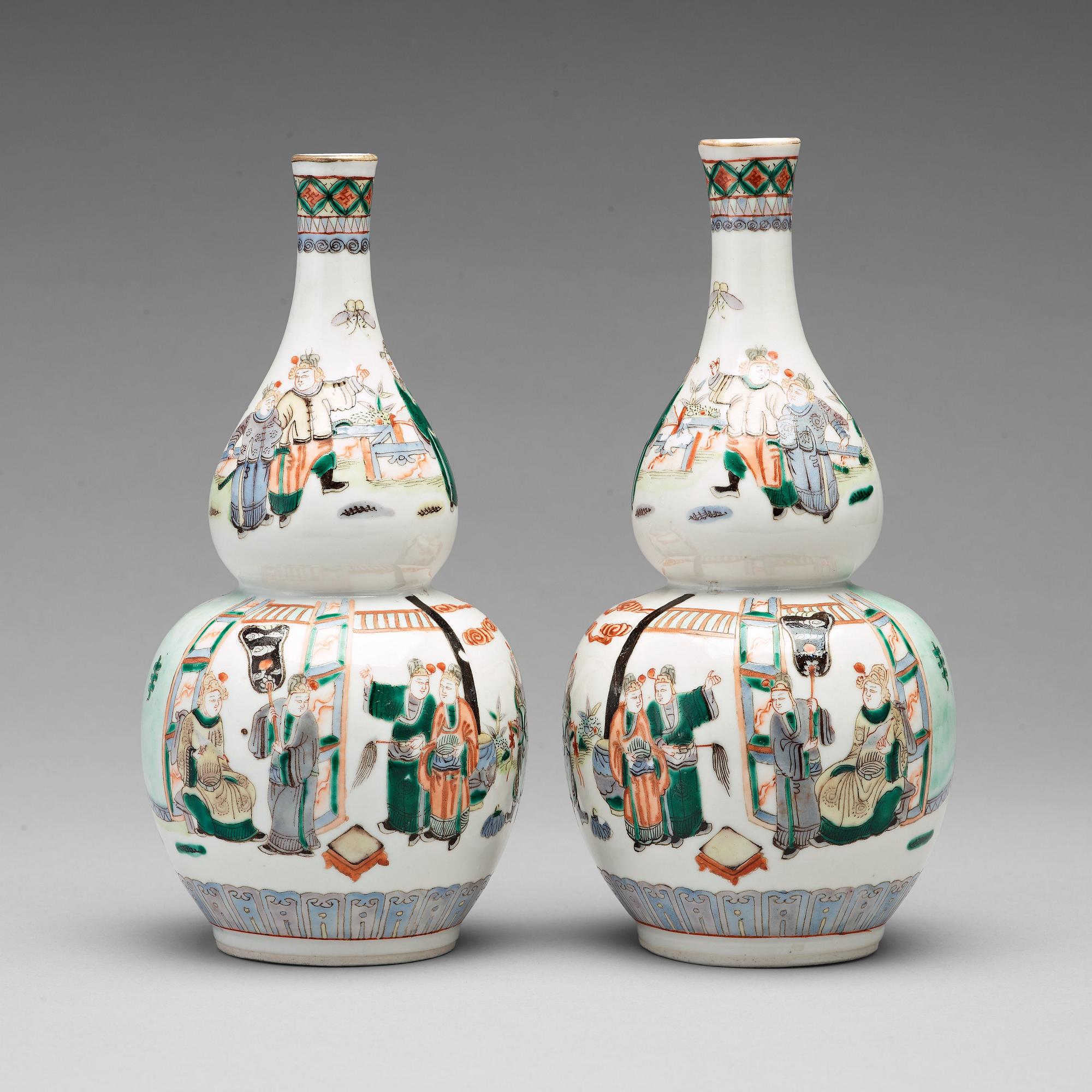 VASER, ett par, porslin. Qingdynastin, 1800-tal.