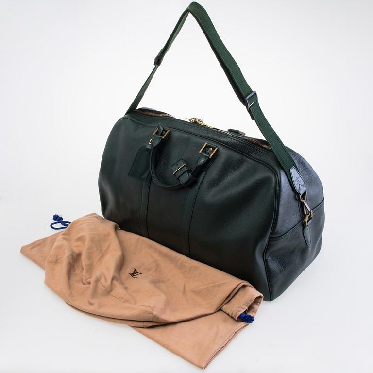 LOUIS VUITTON Green Taïga Kendall GM Travel bag.