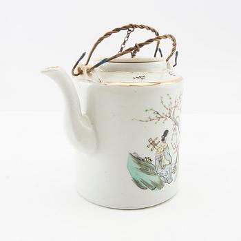 A group of Chinese porcelain, late Qing dynasty/20th Century.