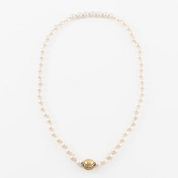 Ole Lynggaard, collier, odlade pärlor, med kullås i 18K guld,.