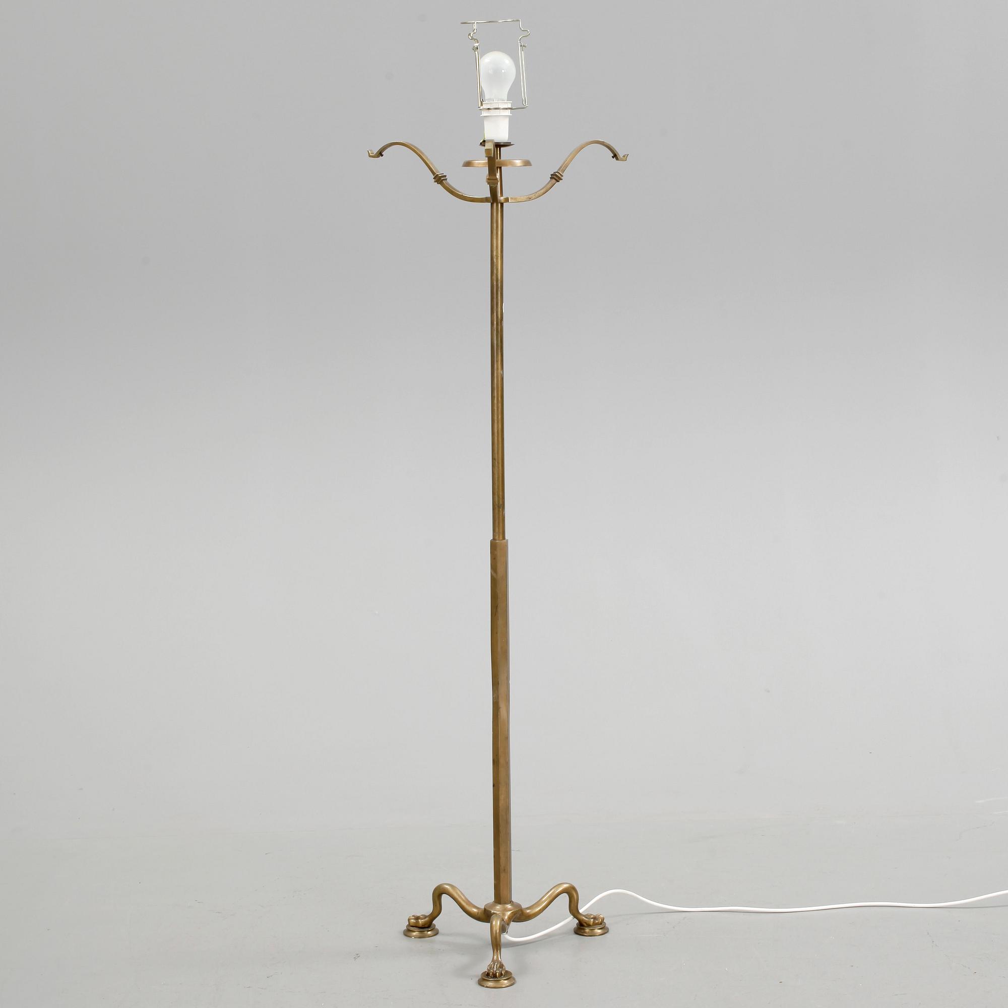 GOLVLAMPA. Mässing.