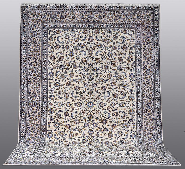 A carpet, Kashan 416 x 303 cm.