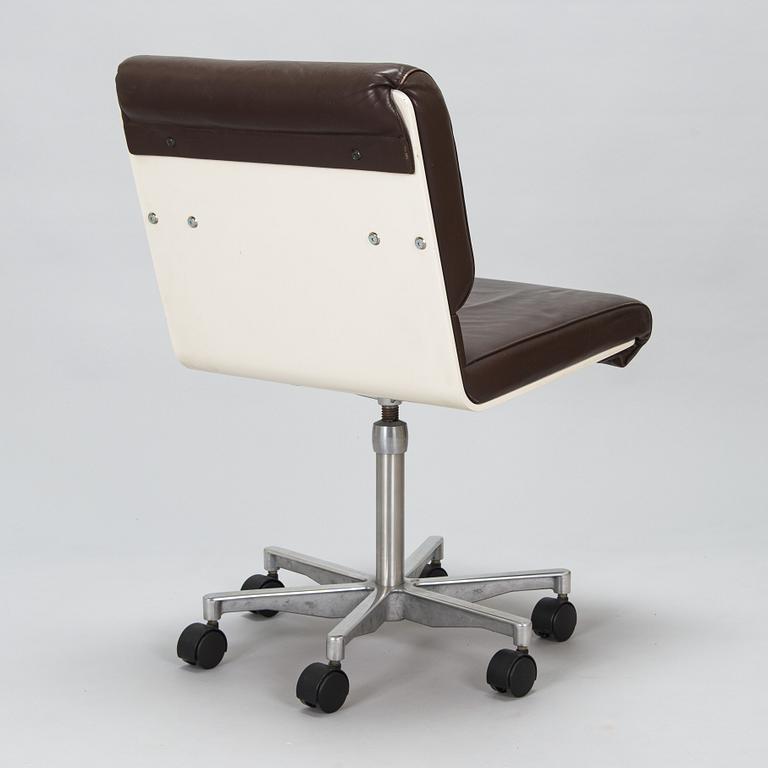 Yrjö Kukkapuro, skrivbord, "Variation" och stol, "Plaano" modell 431, Haimi.