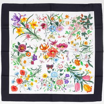 Gucci, a 'Flora' twill silk scarf.