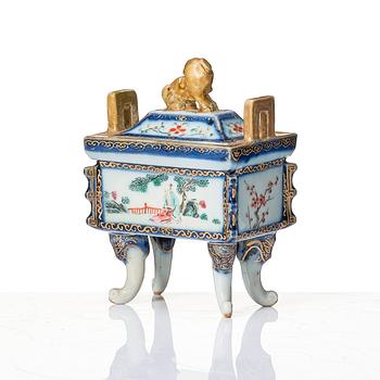 A set of three famille rose miniature objects to the scholars desk, Qing dynasty, 19th Century.
