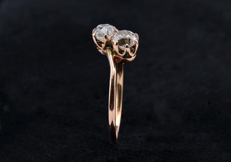 A RING, 2 old cut diamonds c. 1.00 ct. 56 gold St.Petersburg 1907-14 Original case in veneer from A. Tillander .