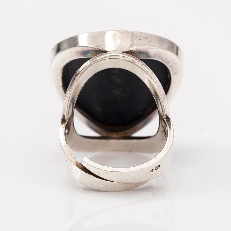 Jorma Laine, Ring, silver, spektrolit. Turun Hopea, Åbo 1973.