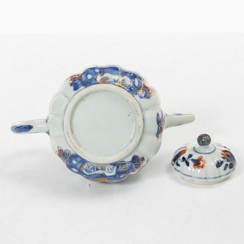Teapot, porcelain, China, Qing dynasty, Qianlong (1736-96).