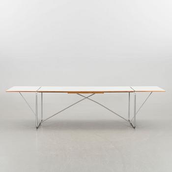 A Niels Haugesen dining table model nr 4750 Fredericia Furnitures Denmark alter part of the 20th century.