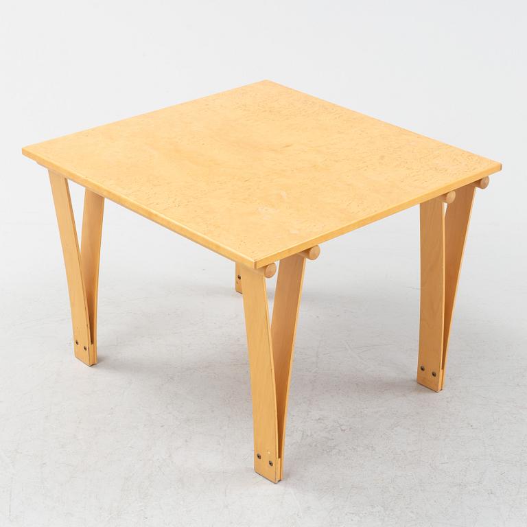 Soffbord/sidobord, masurbjörk, 1900-talets slut.