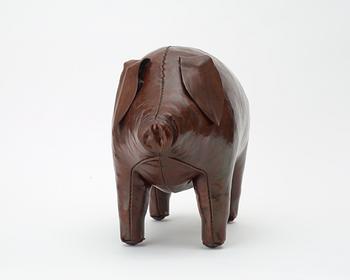 A brown leather figure of a pig by Svenskt Tenn.
