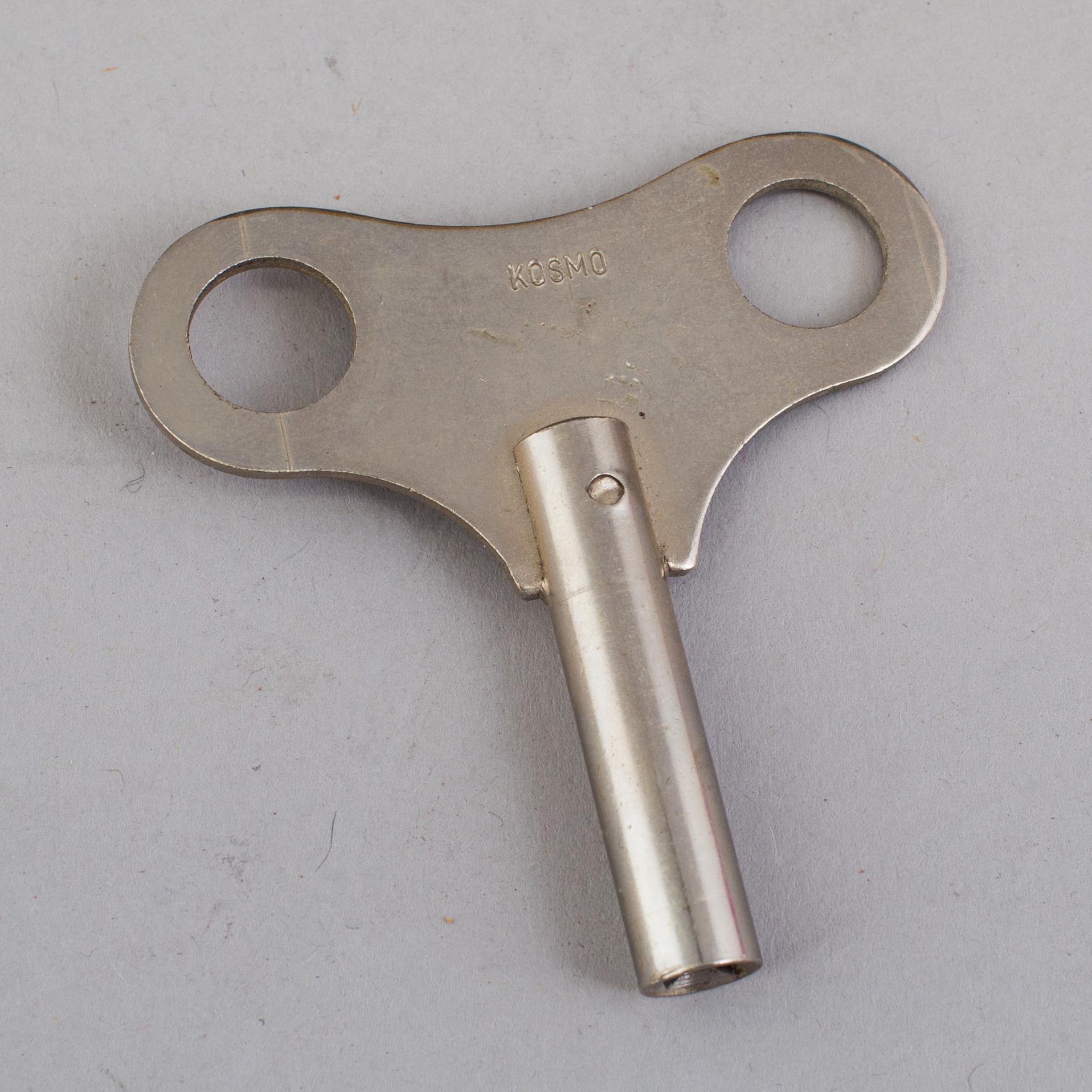 A gilt bronze Empire mantle clock, first half of the 19th Century.