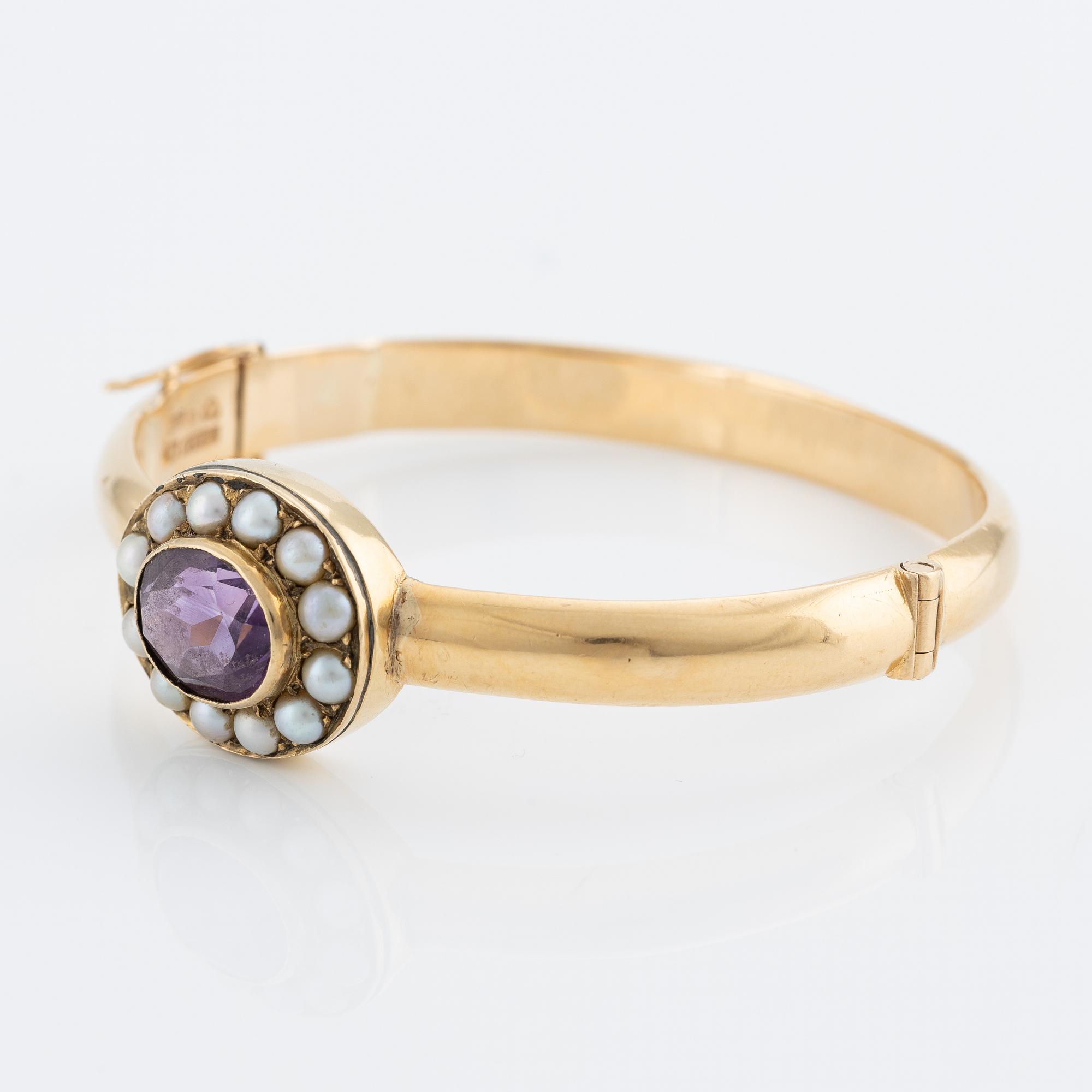 Armring, 18K gold with amethyst and pearls.