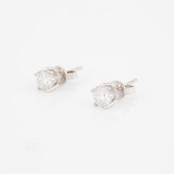 Örhängen 18K vitguld med briljantslipade diamanter.