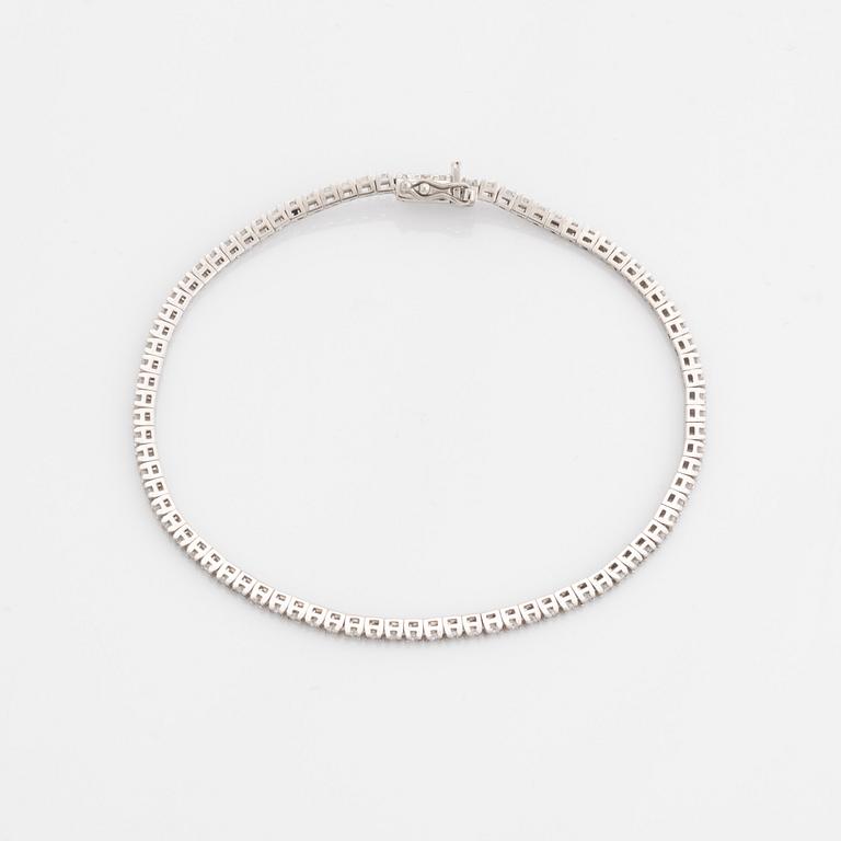 Tennisarmband, med briljantslipade diamanter.