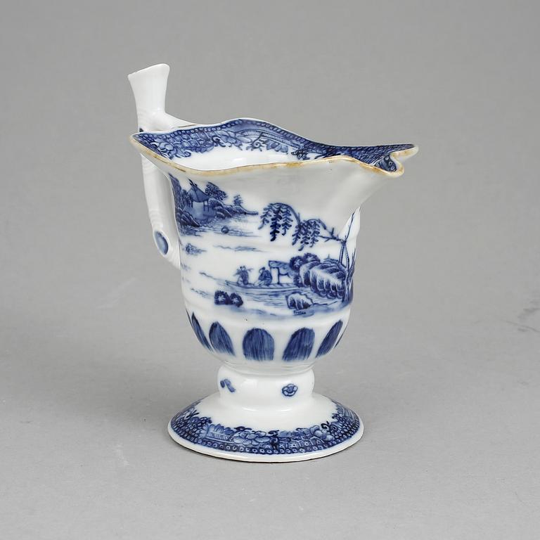 GRÄDDKANNA, porslin, Qingdynastin, Jiaqing (1796-1820).