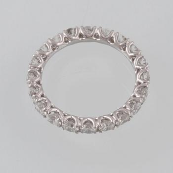 RING, 18K vitguld med 20 briljantslipade diamanter 2.64 ct. Vikt 2,2 gram.