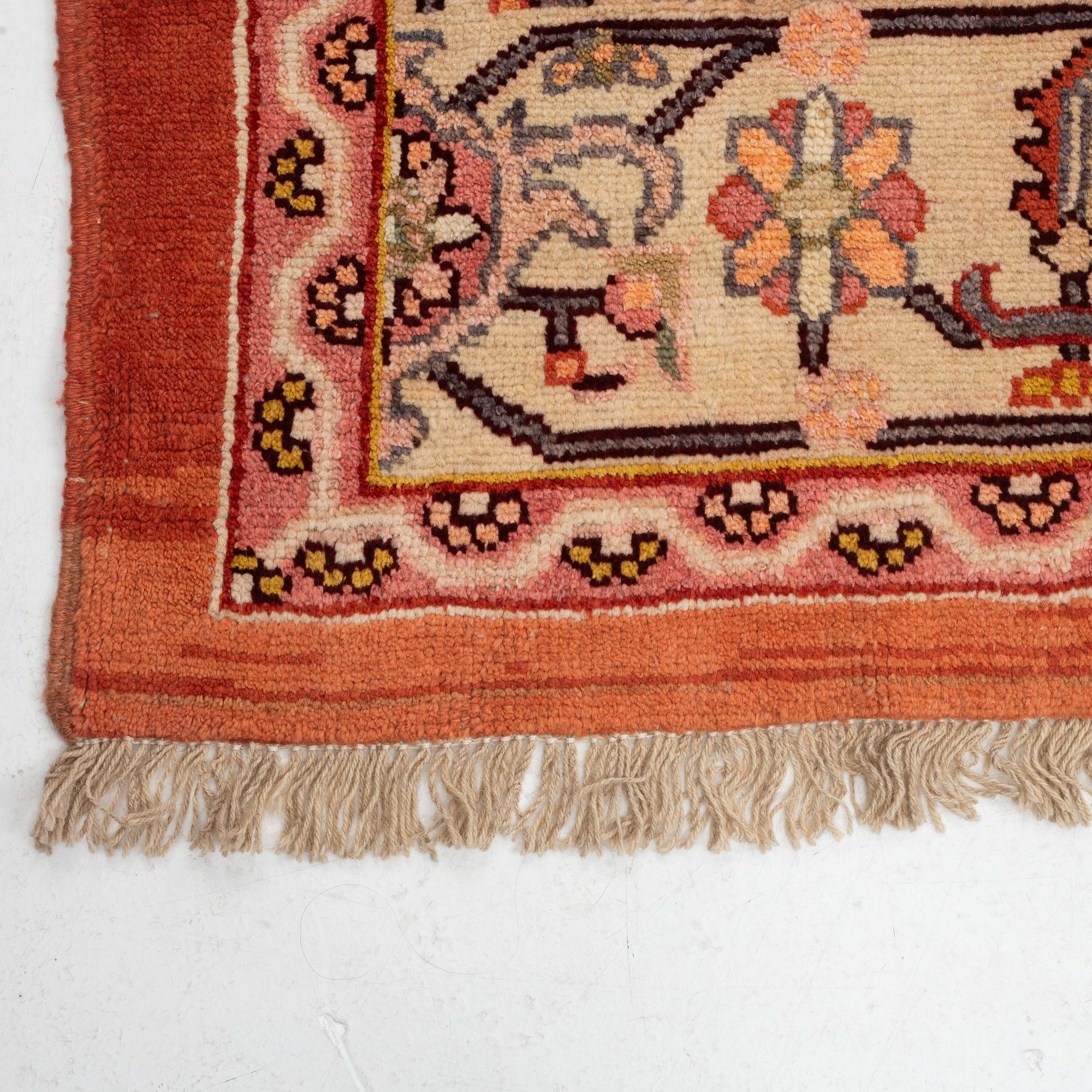 A carpet, Heriz pattern, circa 418 x 326 cm.